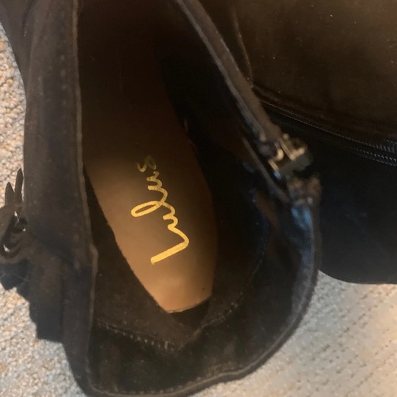 Lulu’s black fringe booties - Picture 3 of 6